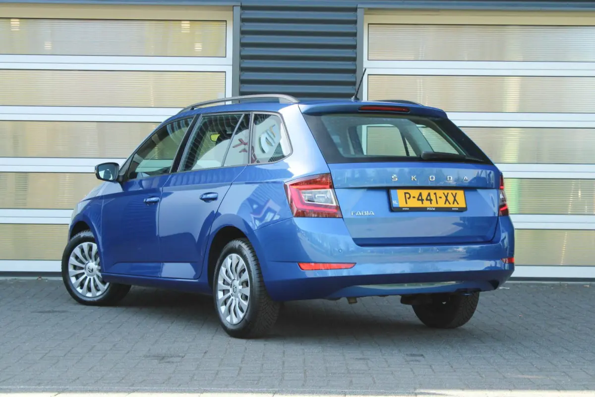 1.0 TSI 95pk Ambition | All Seasonbanden | Parkeersensoren Achter |  Navigatie | Apple CarPlay/ Android Auto