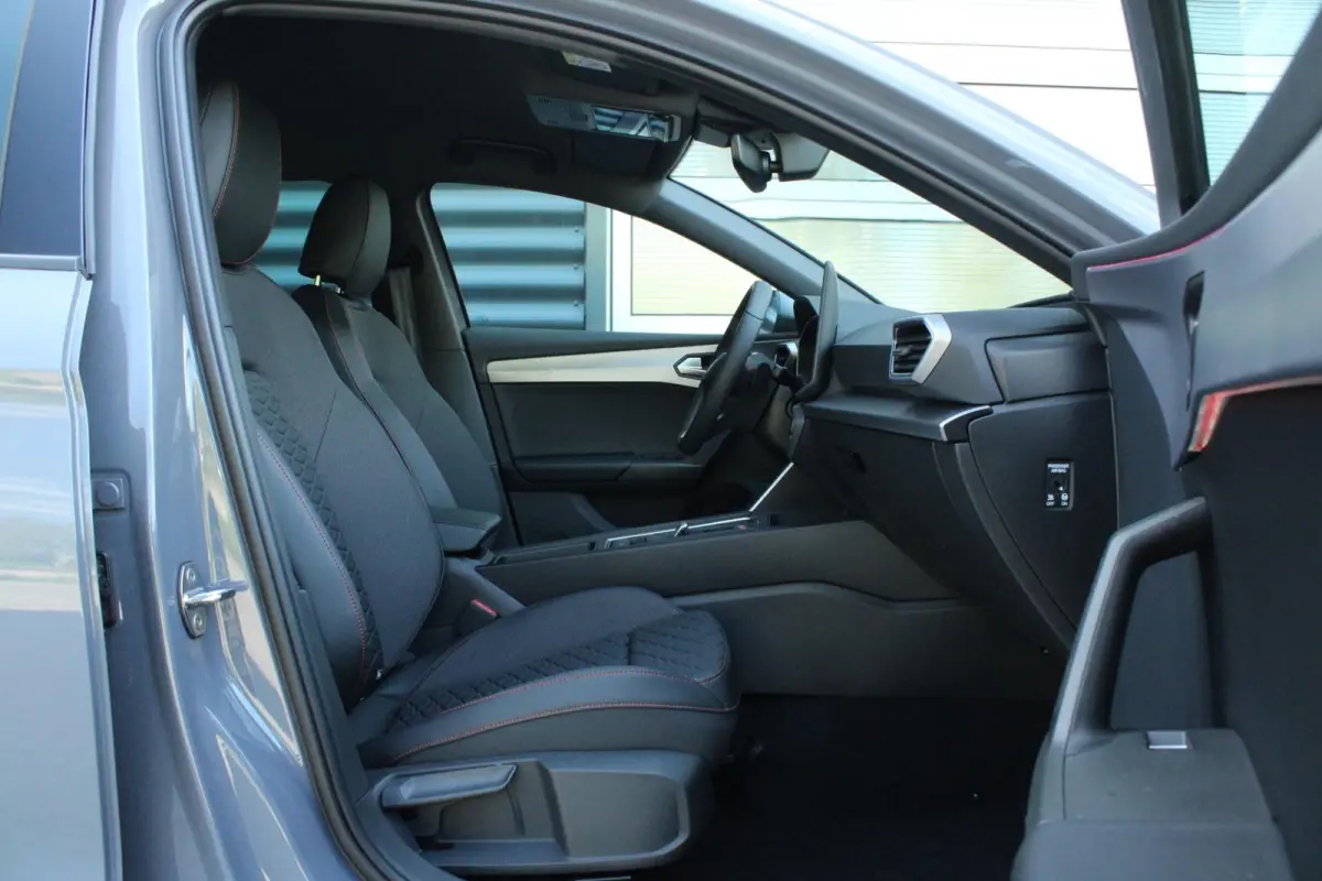 1.5 TSI 204pk DSG e-Hybrid FR Business | LMV 18'' | Trekhaak Uitklapbaar