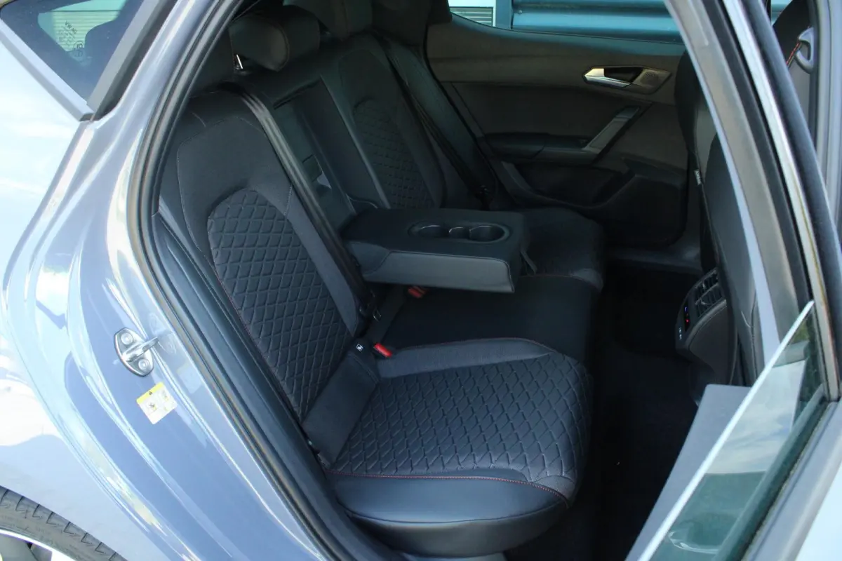 1.5 TSI 204pk DSG e-Hybrid FR Business | LMV 18'' | Trekhaak Uitklapbaar