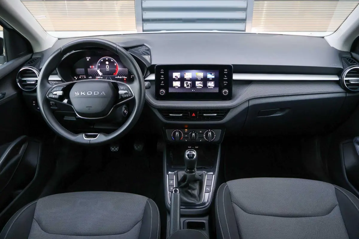 1.0 TSI 95pk Business Edition | Camera Achter | Stoelverwarming | Parkeersensoren Voor / Achter | Apple CarPlay/ Android Auto | Keyless