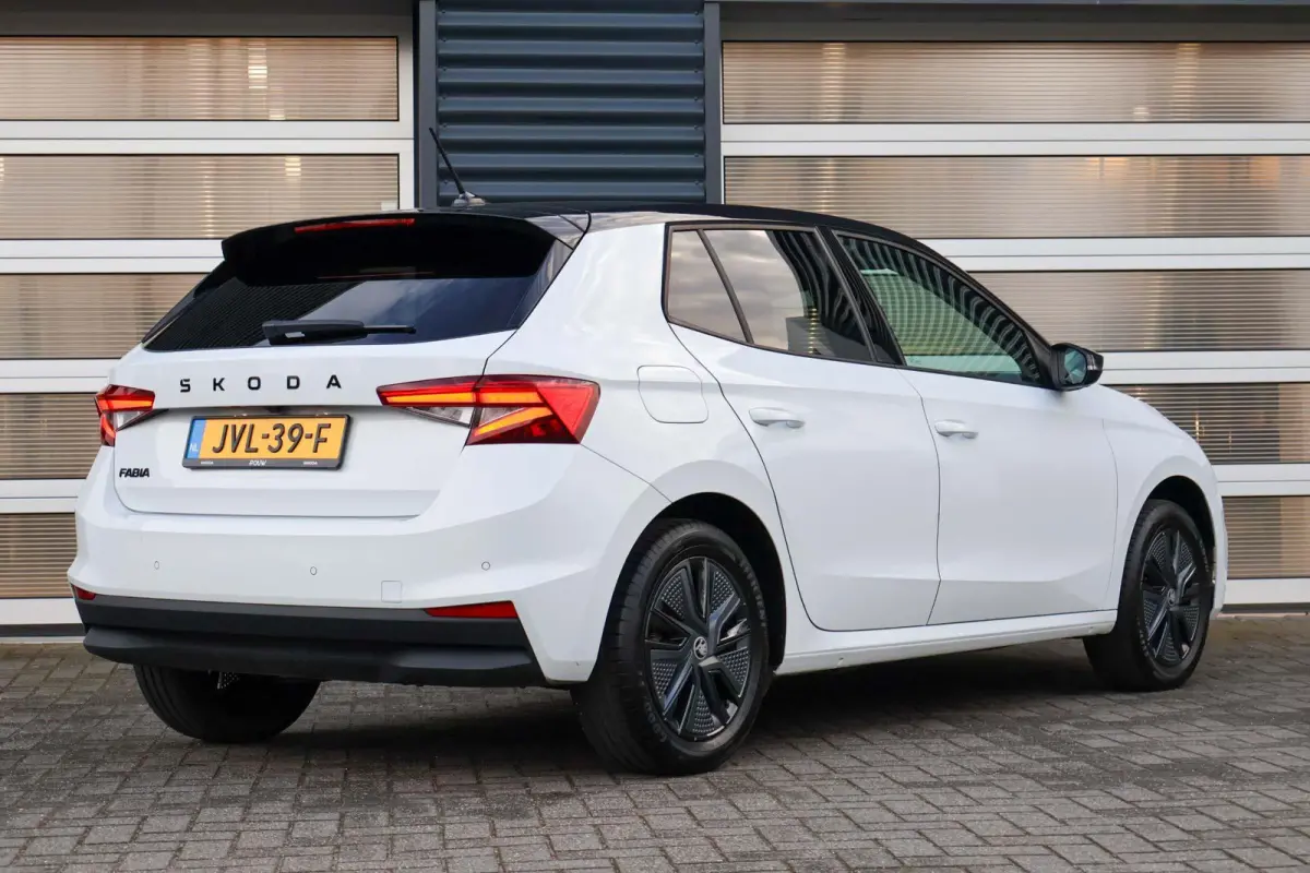 1.0 TSI 95pk Business Edition | Camera Achter | Stoelverwarming | Parkeersensoren Voor / Achter | Apple CarPlay/ Android Auto | Keyless