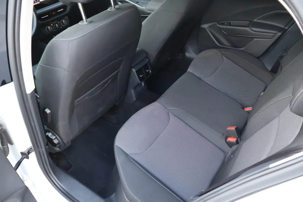 1.0 TSI 95pk Business Edition | Camera Achter | Stoelverwarming | Parkeersensoren Voor / Achter | Apple CarPlay/ Android Auto | Keyless