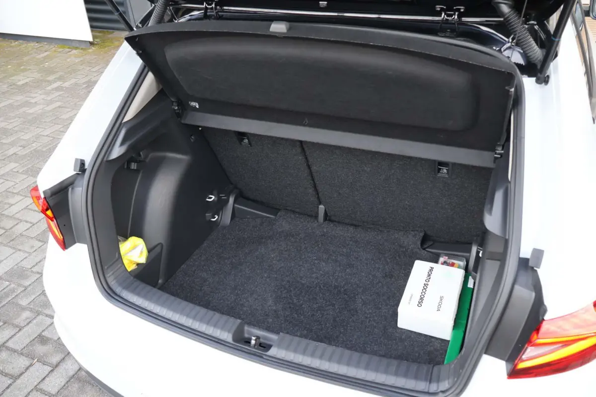 1.0 TSI 95pk Business Edition | Camera Achter | Stoelverwarming | Parkeersensoren Voor / Achter | Apple CarPlay/ Android Auto | Keyless