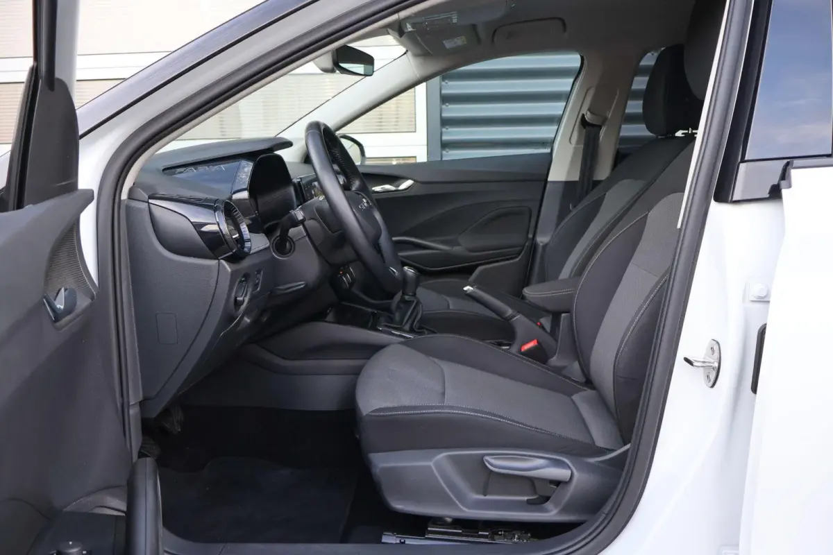 1.0 TSI 95pk Business Edition | Camera Achter | Stoelverwarming | Parkeersensoren Voor / Achter | Apple CarPlay/ Android Auto | Keyless