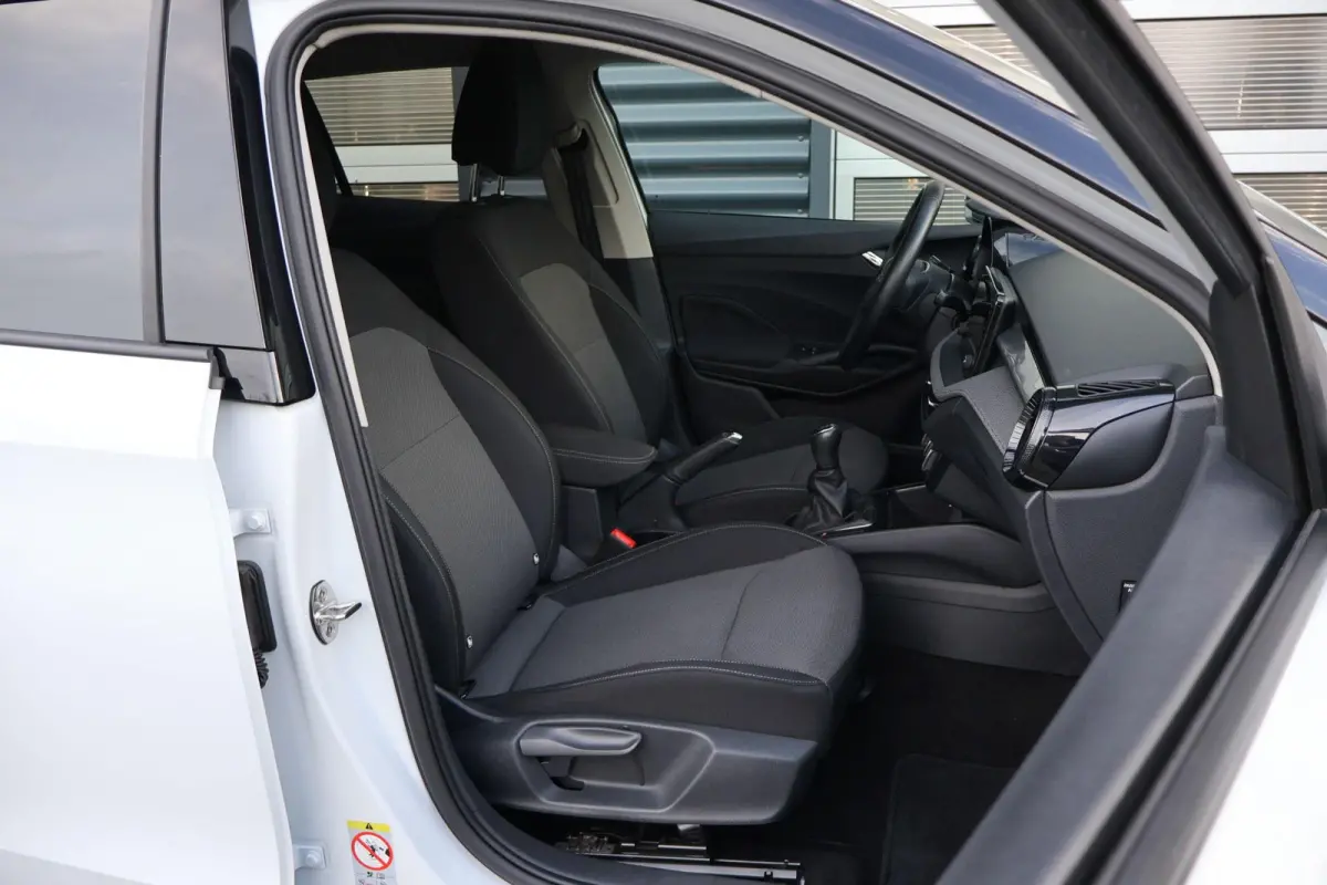 1.0 TSI 95pk Business Edition | Camera Achter | Stoelverwarming | Parkeersensoren Voor / Achter | Apple CarPlay/ Android Auto | Keyless