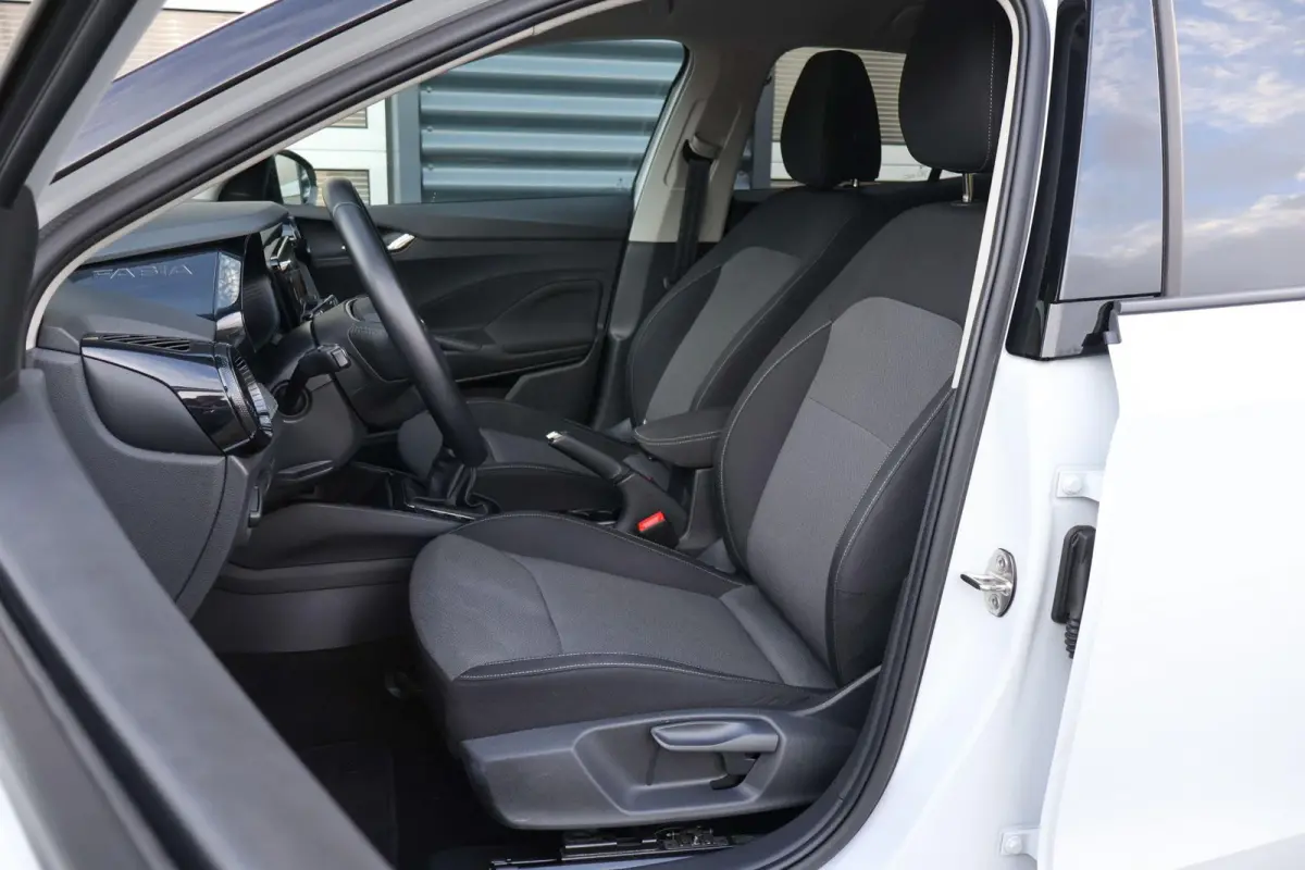1.0 TSI 95pk Business Edition | Camera Achter | Stoelverwarming | Parkeersensoren Voor / Achter | Apple CarPlay/ Android Auto | Keyless