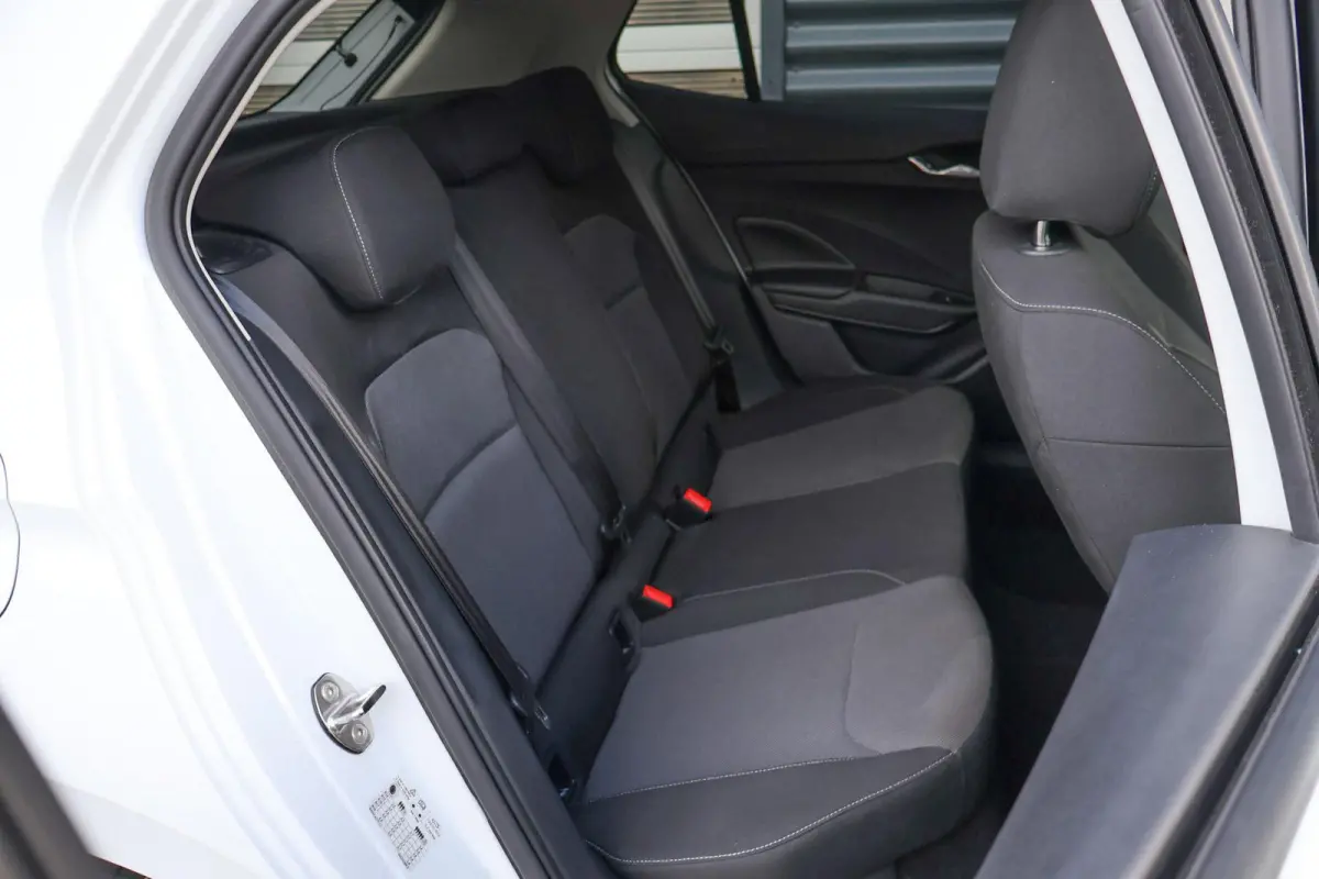 1.0 TSI 95pk Business Edition | Camera Achter | Stoelverwarming | Parkeersensoren Voor / Achter | Apple CarPlay/ Android Auto | Keyless