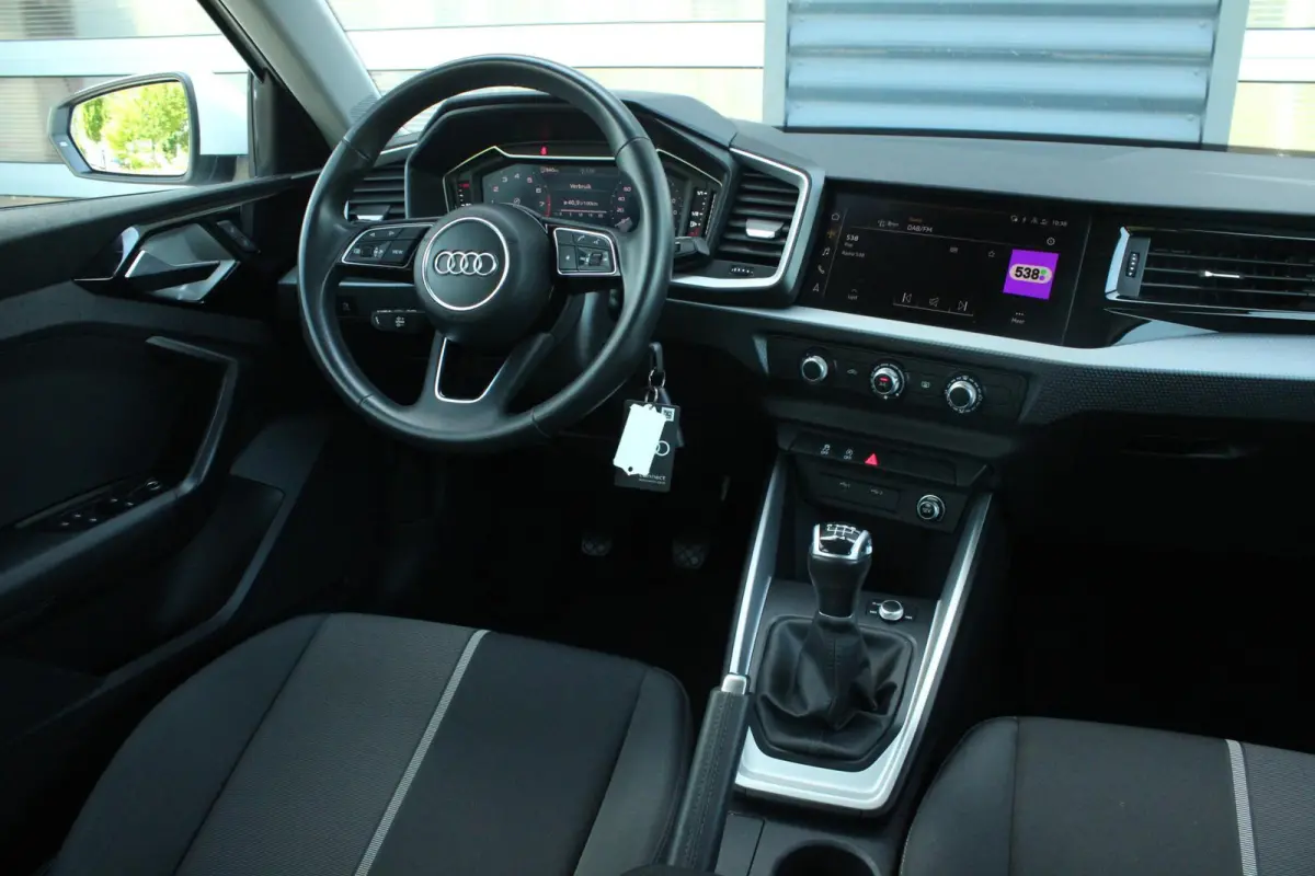 25 TFSI 95pk Pro Line | Apple Carplay & Android Auto | DAB | Cruise Control | Lane Assist | Sportstuur | Midden Armsteun