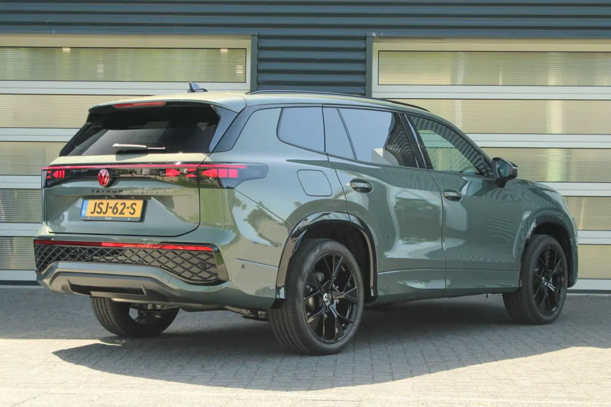 1.5 eHybrid 204pk R-Line Edition | Panoramadak | 20" Velgen