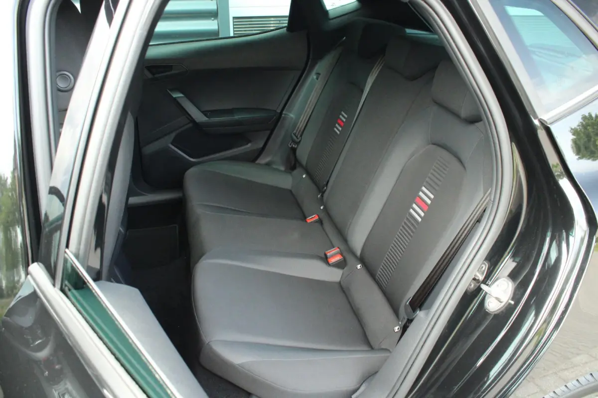 1.0 TSI 95pk FR Business Intense | Navigatie | Apple CarPlay/ Android Auto | Cruise Control | Airco Automatisch