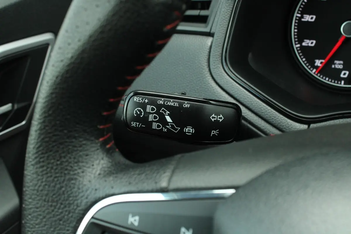 1.0 TSI 95pk FR Business Intense | Navigatie | Apple CarPlay/ Android Auto | Cruise Control | Airco Automatisch