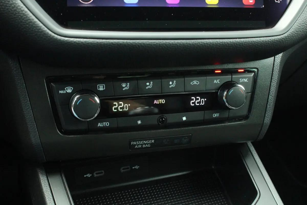 1.0 TSI 95pk FR Business Intense | Navigatie | Apple CarPlay/ Android Auto | Cruise Control | Airco Automatisch