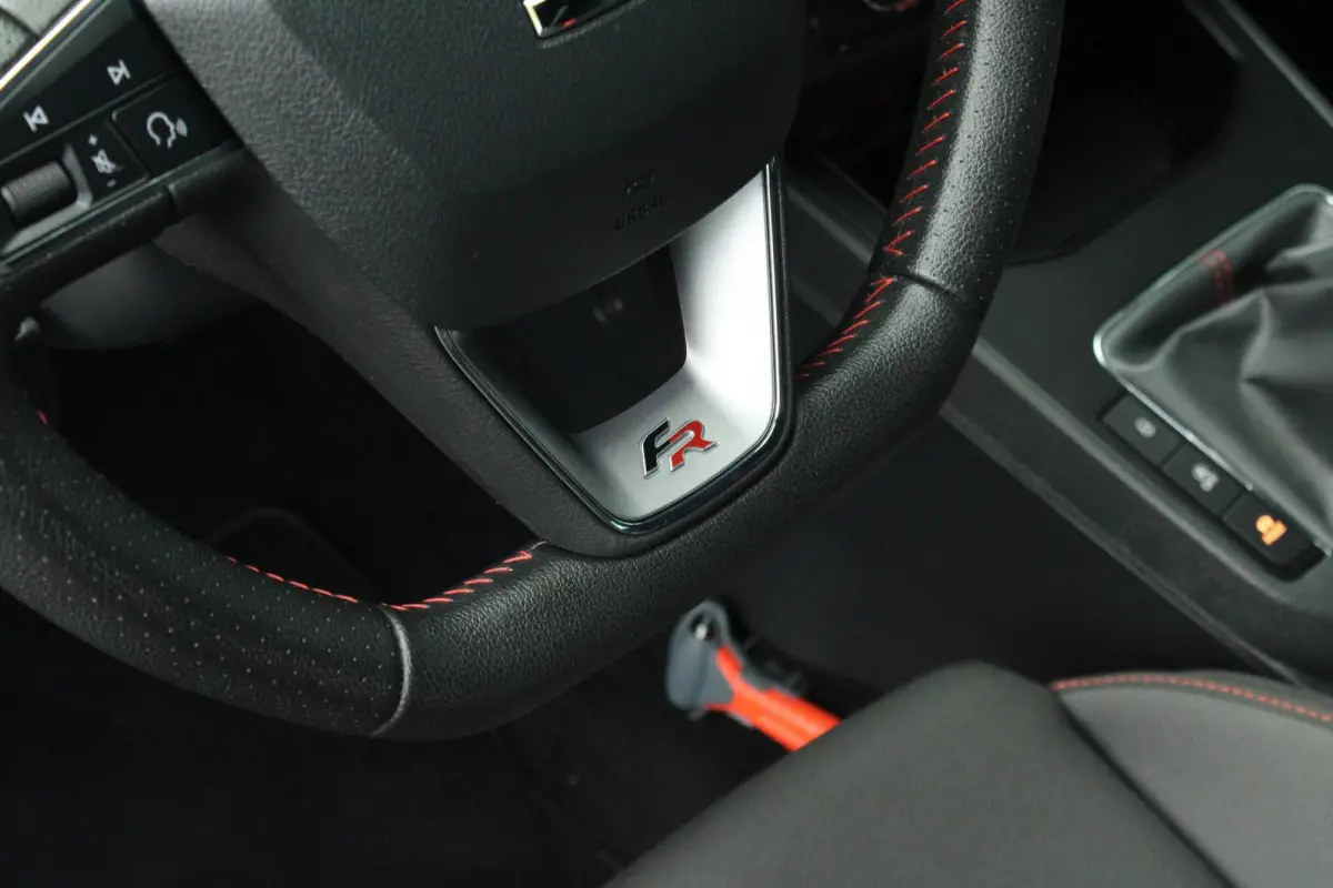 1.0 TSI 95pk FR Business Intense | Navigatie | Apple CarPlay/ Android Auto | Cruise Control | Airco Automatisch