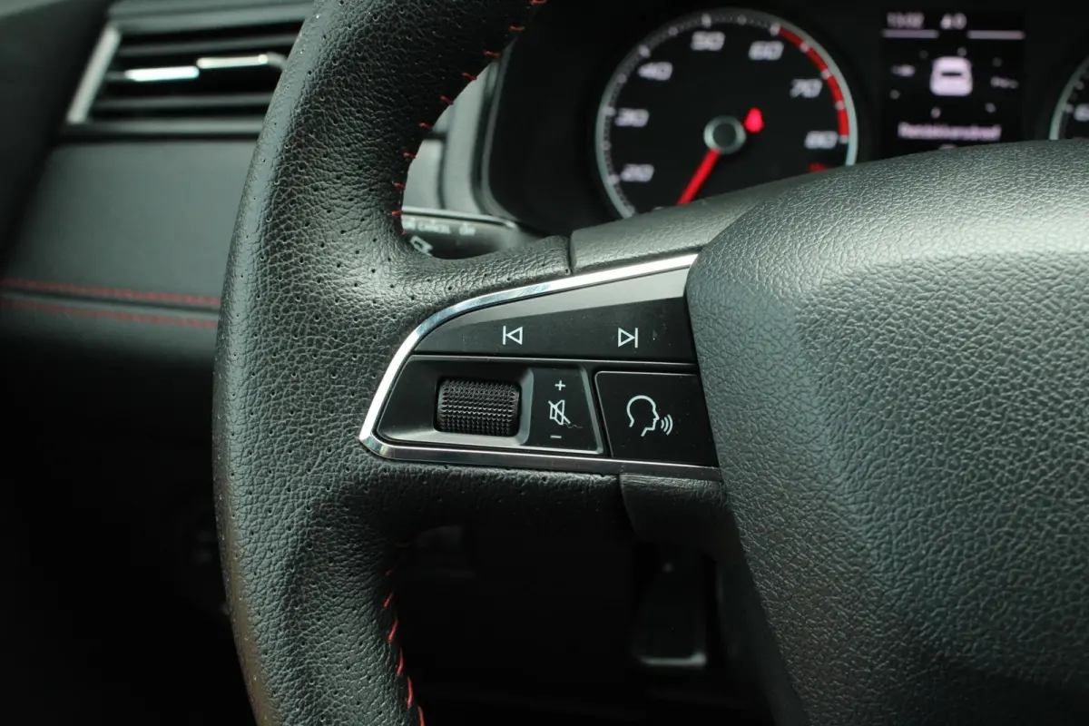 1.0 TSI 95pk FR Business Intense | Navigatie | Apple CarPlay/ Android Auto | Cruise Control | Airco Automatisch