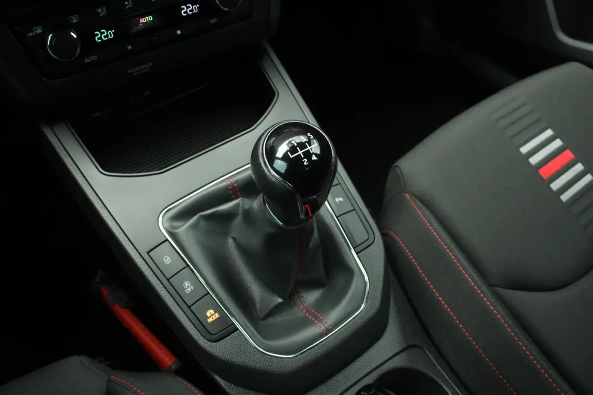 1.0 TSI 95pk FR Business Intense | Navigatie | Apple CarPlay/ Android Auto | Cruise Control | Airco Automatisch