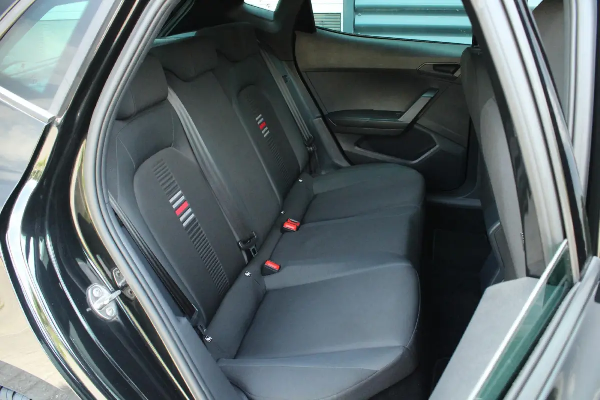 1.0 TSI 95pk FR Business Intense | Navigatie | Apple CarPlay/ Android Auto | Cruise Control | Airco Automatisch