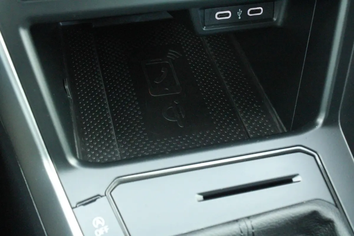 1.0 TSI 95pk Life | Apple CarPlay & Android Auto | Navigatie | Parkeersensoren