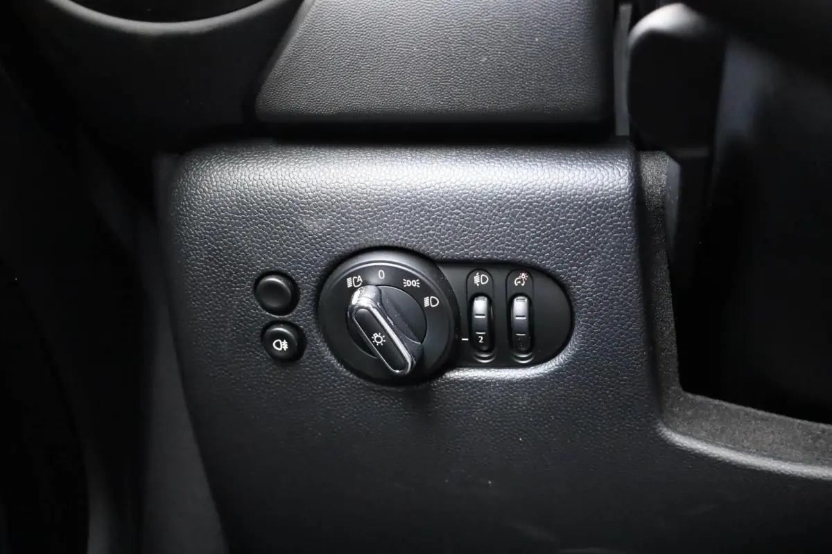1.5 136pk Cooper Camden Edition | LED Verlichting | Parkeersensoren | Apple Carplay/Android Auto