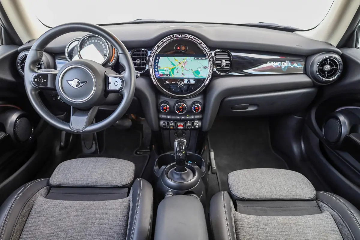 1.5 136pk Cooper Camden Edition | LED Verlichting | Parkeersensoren | Apple Carplay/Android Auto