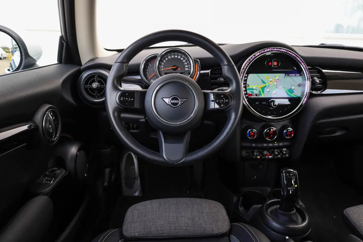 1.5 136pk Cooper Camden Edition | LED Verlichting | Parkeersensoren | Apple Carplay/Android Auto