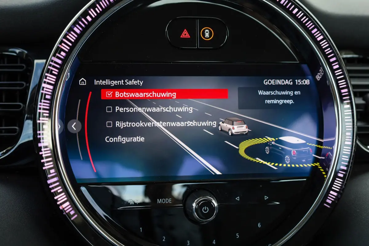 1.5 136pk Cooper Camden Edition | LED Verlichting | Parkeersensoren | Apple Carplay/Android Auto