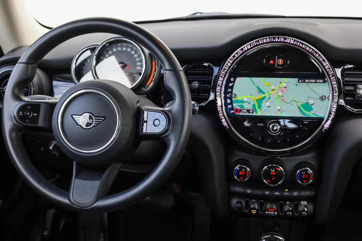 1.5 136pk Cooper Camden Edition | LED Verlichting | Parkeersensoren | Apple Carplay/Android Auto