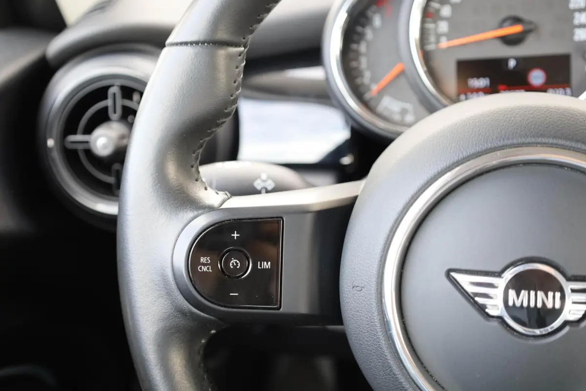 1.5 136pk Cooper Camden Edition | LED Verlichting | Parkeersensoren | Apple Carplay/Android Auto