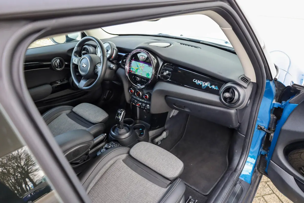 1.5 136pk Cooper Camden Edition | LED Verlichting | Parkeersensoren | Apple Carplay/Android Auto