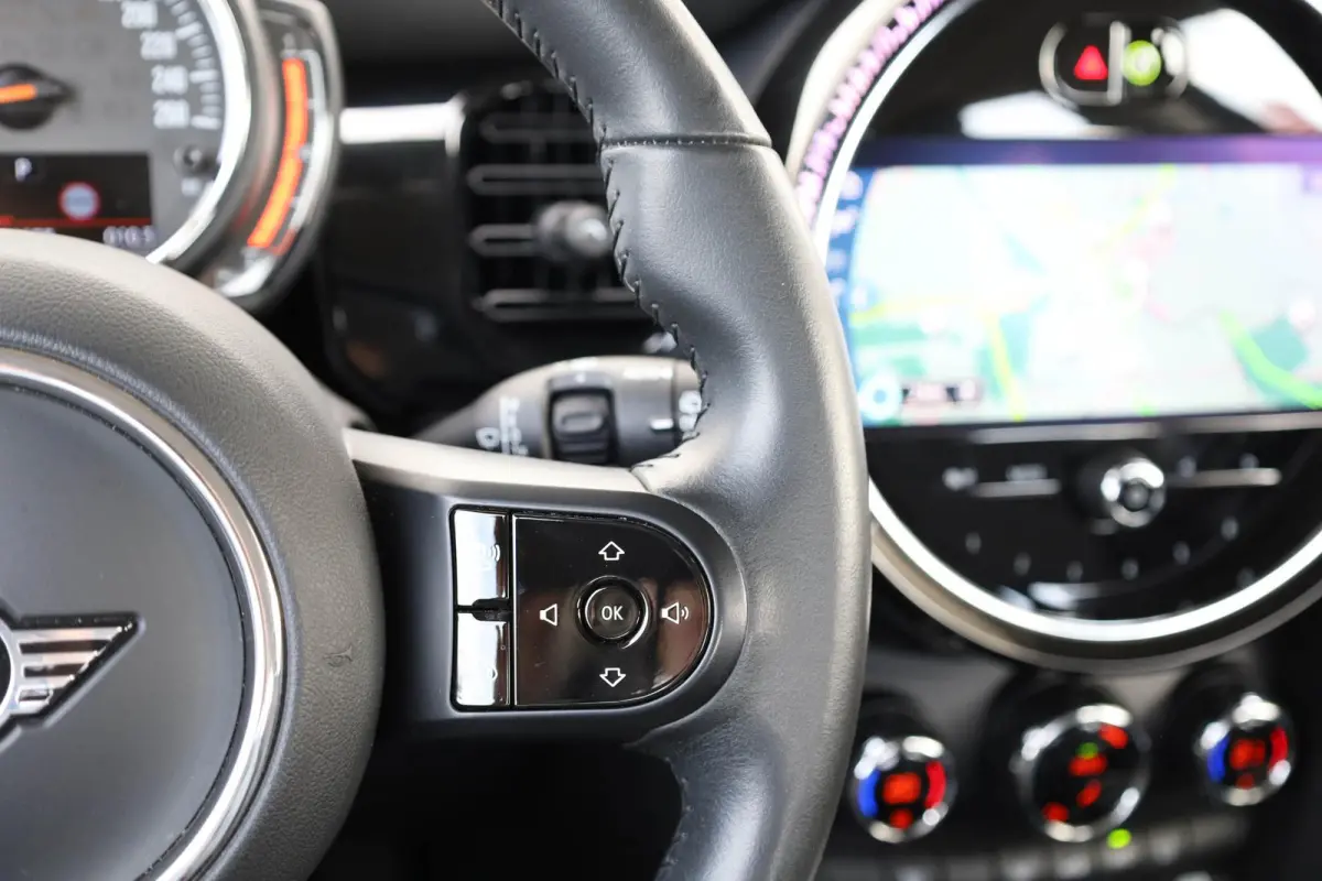 1.5 136pk Cooper Camden Edition | LED Verlichting | Parkeersensoren | Apple Carplay/Android Auto