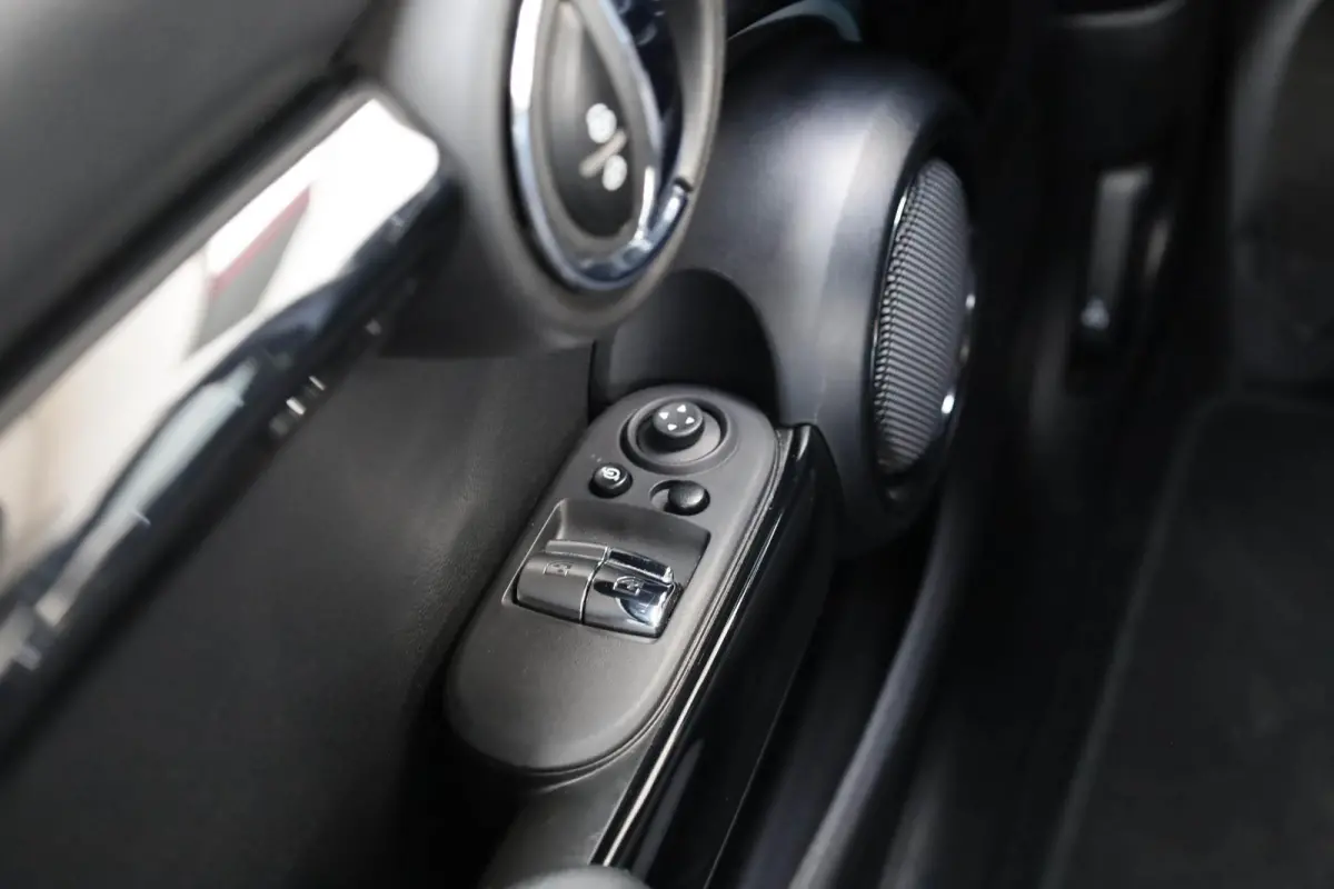 1.5 136pk Cooper Camden Edition | LED Verlichting | Parkeersensoren | Apple Carplay/Android Auto