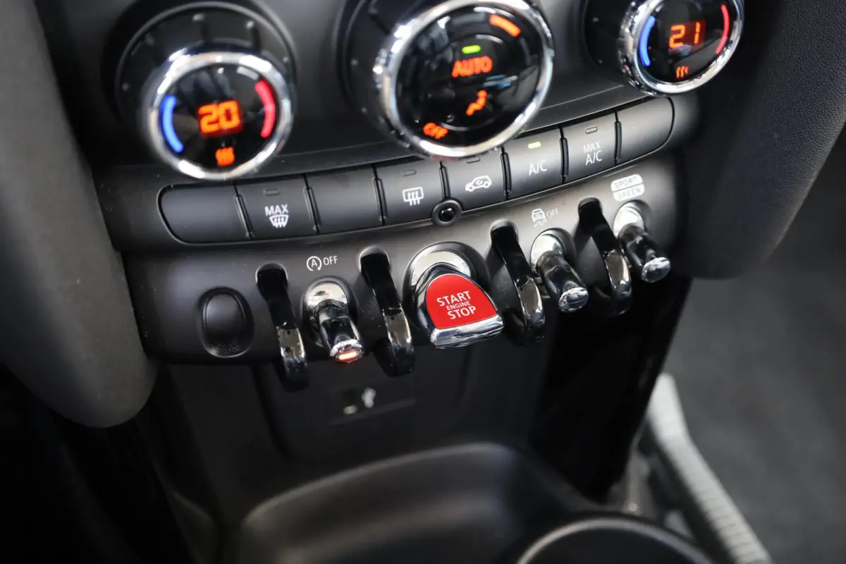1.5 136pk Cooper Camden Edition | LED Verlichting | Parkeersensoren | Apple Carplay/Android Auto