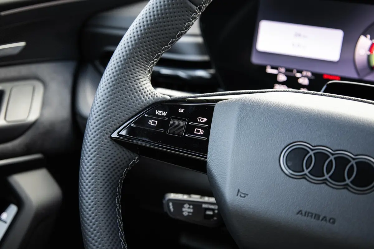 2.0 TFSI e-hybrid quattro S Edition Competition | Tech Pro | Head-up Display