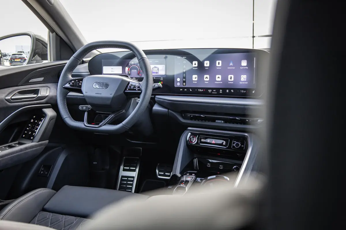 2.0 TFSI e-hybrid quattro S Edition Competition | Tech Pro | Head-up Display