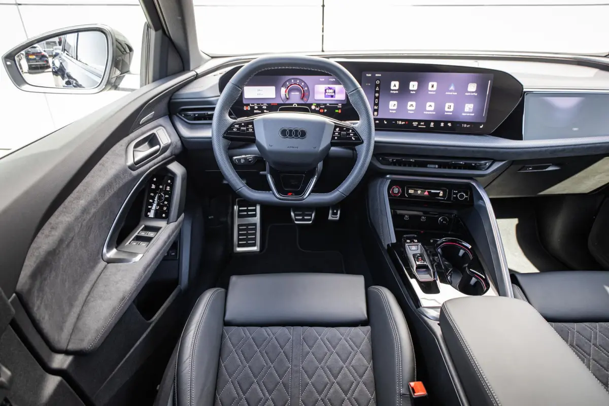 2.0 TFSI e-hybrid quattro S Edition Competition | Tech Pro | Head-up Display