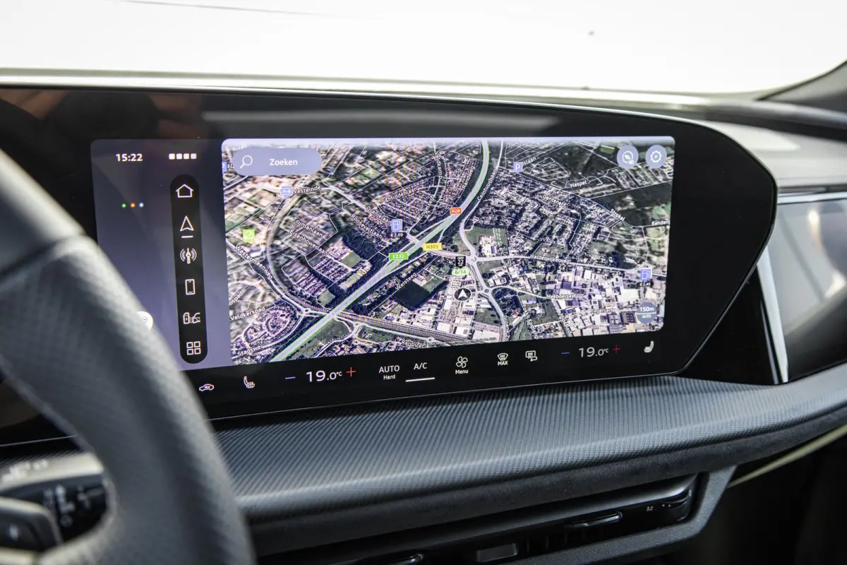2.0 TFSI e-hybrid quattro S Edition Competition | Tech Pro | Head-up Display