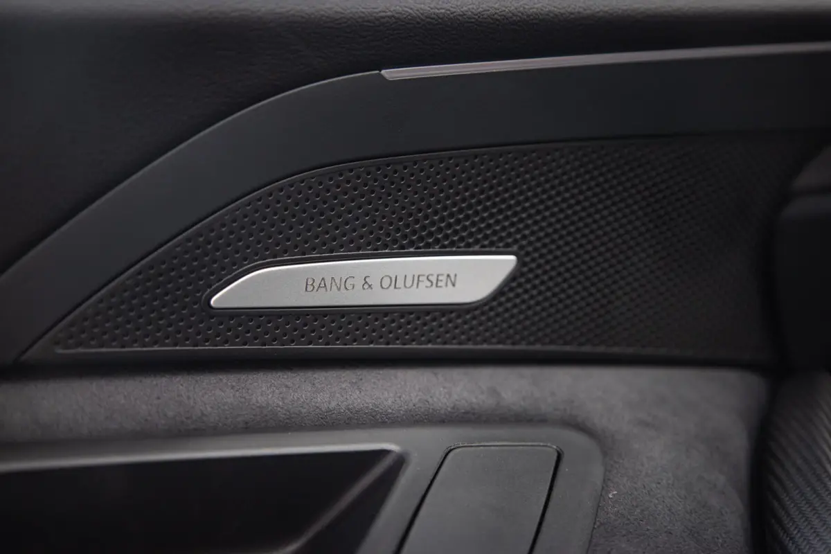 2.0 TFSI e-hybrid quattro S Edition Competition | Tech Pro | Head-up Display