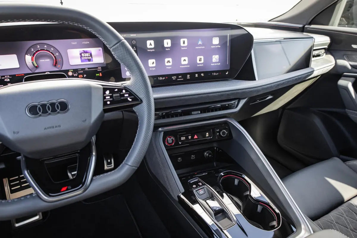 2.0 TFSI e-hybrid quattro S Edition Competition | Tech Pro | Head-up Display