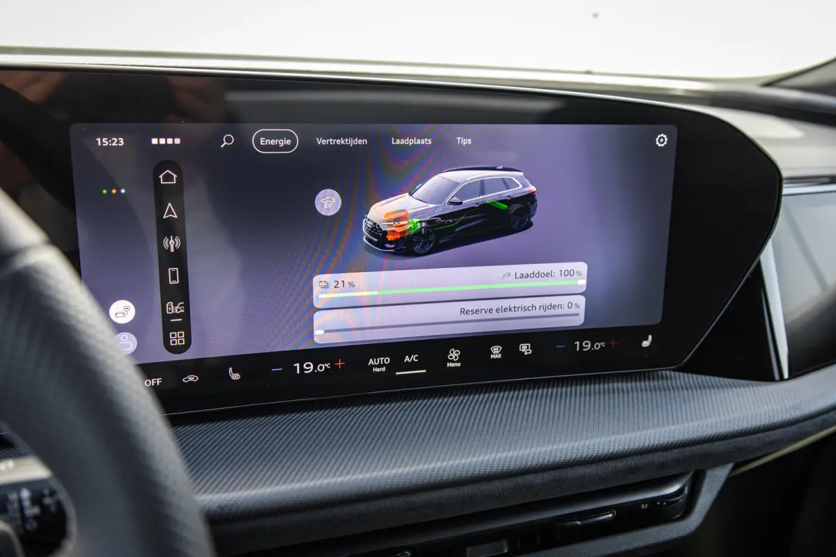 2.0 TFSI e-hybrid quattro S Edition Competition | Tech Pro | Head-up Display