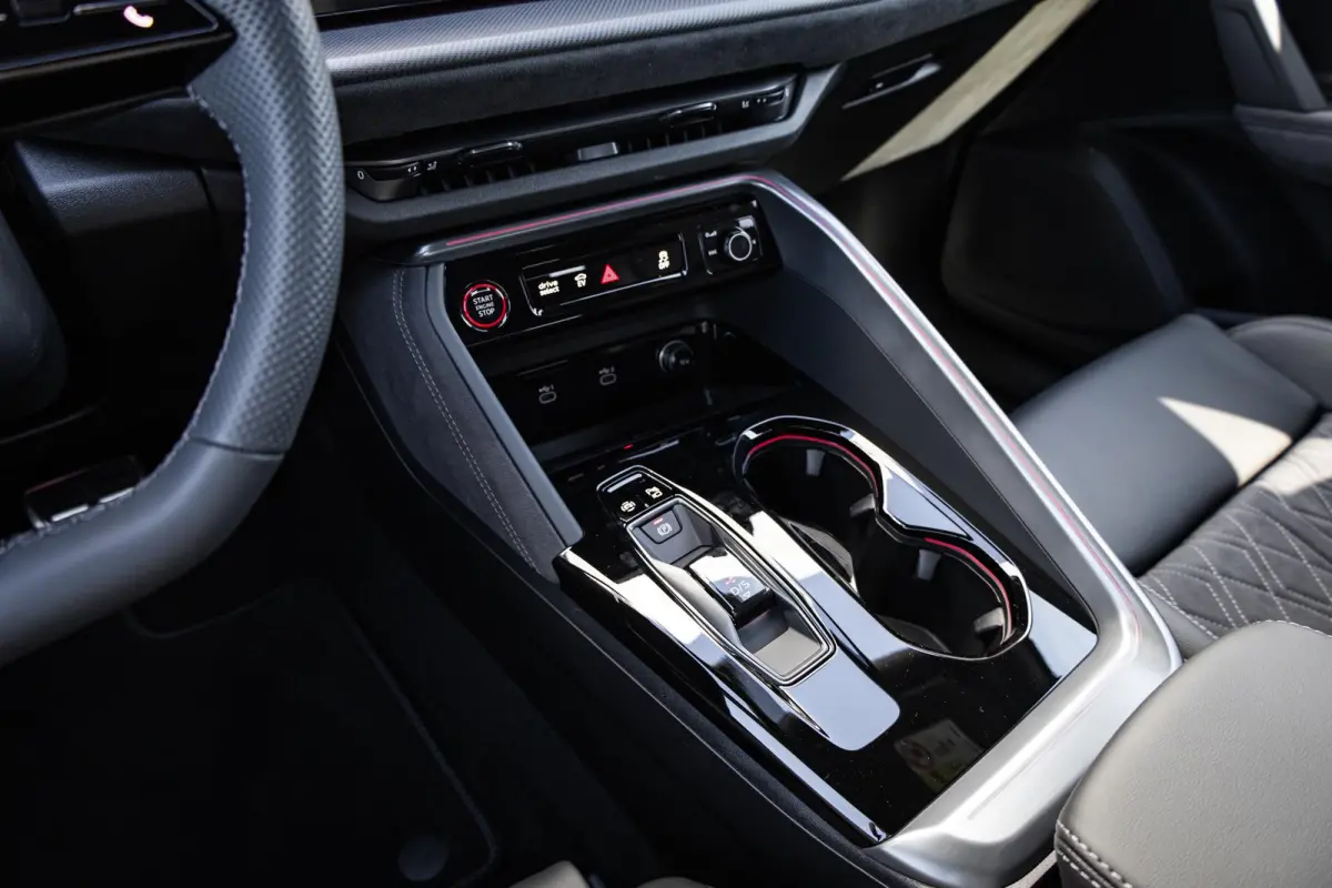 2.0 TFSI e-hybrid quattro S Edition Competition | Tech Pro | Head-up Display