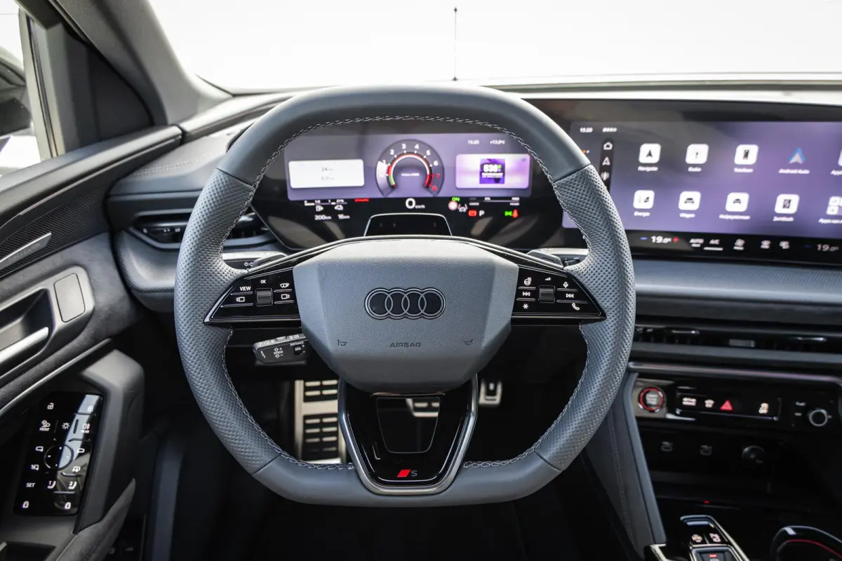 2.0 TFSI e-hybrid quattro S Edition Competition | Tech Pro | Head-up Display