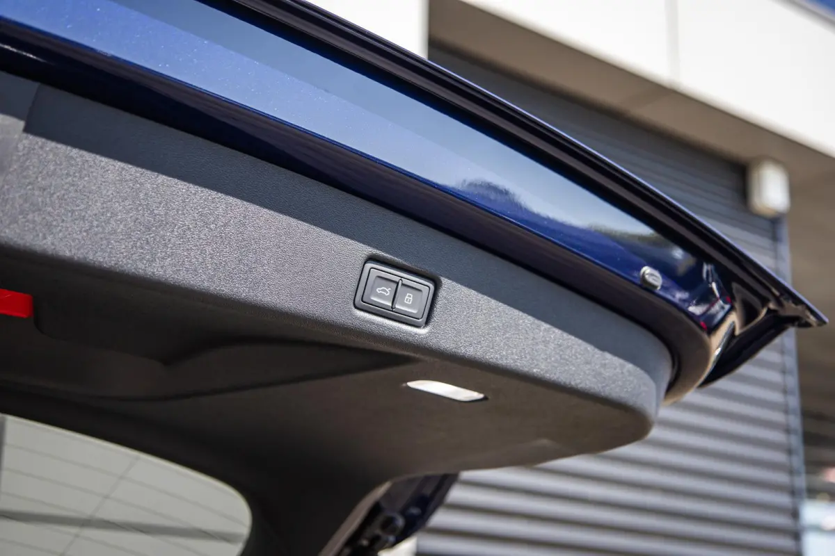 2.0 TFSI e-hybrid quattro S Edition Competition | Tech Pro | Head-up Display