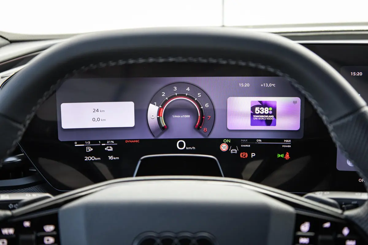 2.0 TFSI e-hybrid quattro S Edition Competition | Tech Pro | Head-up Display
