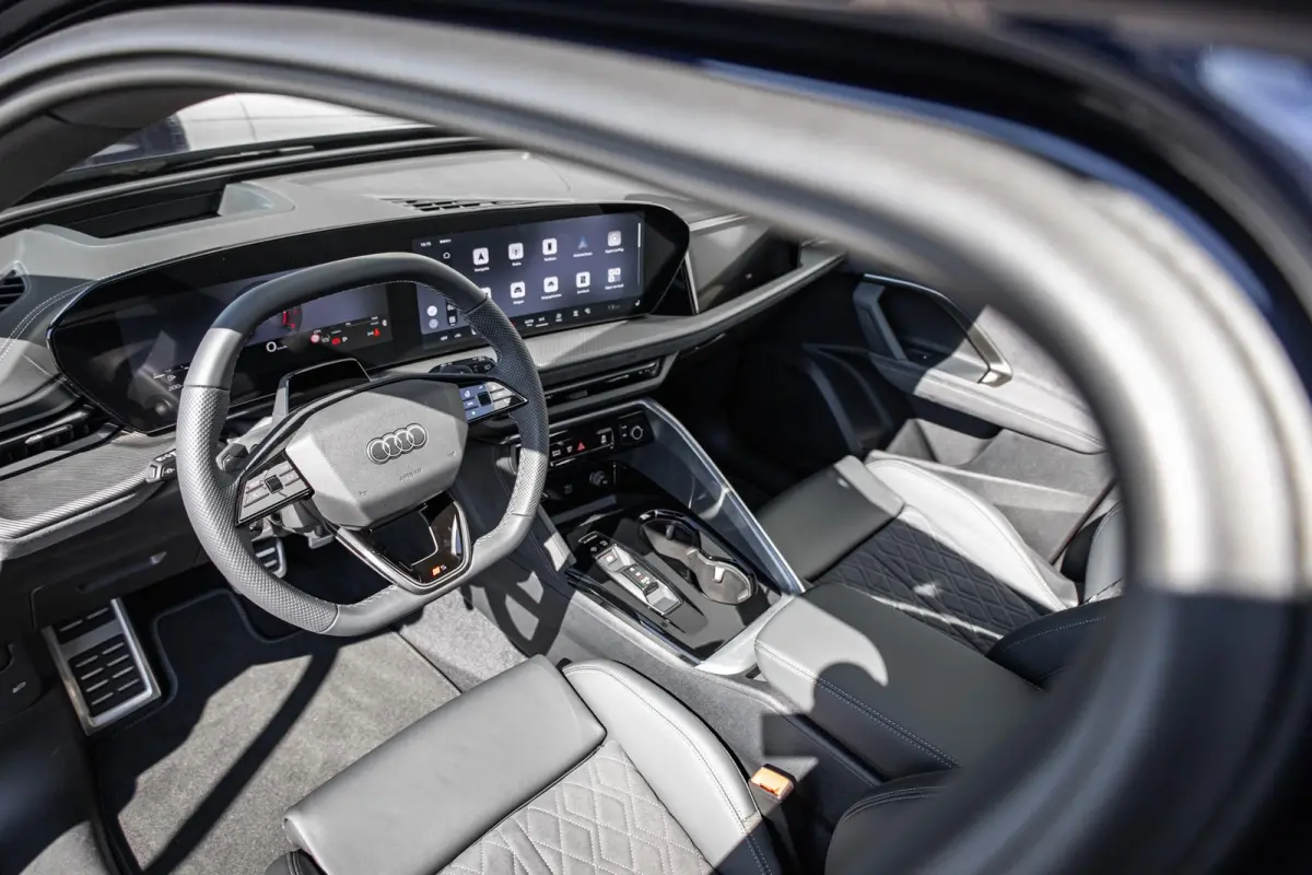 2.0 TFSI e-hybrid quattro S Edition Competition | Tech Pro | Head-up Display