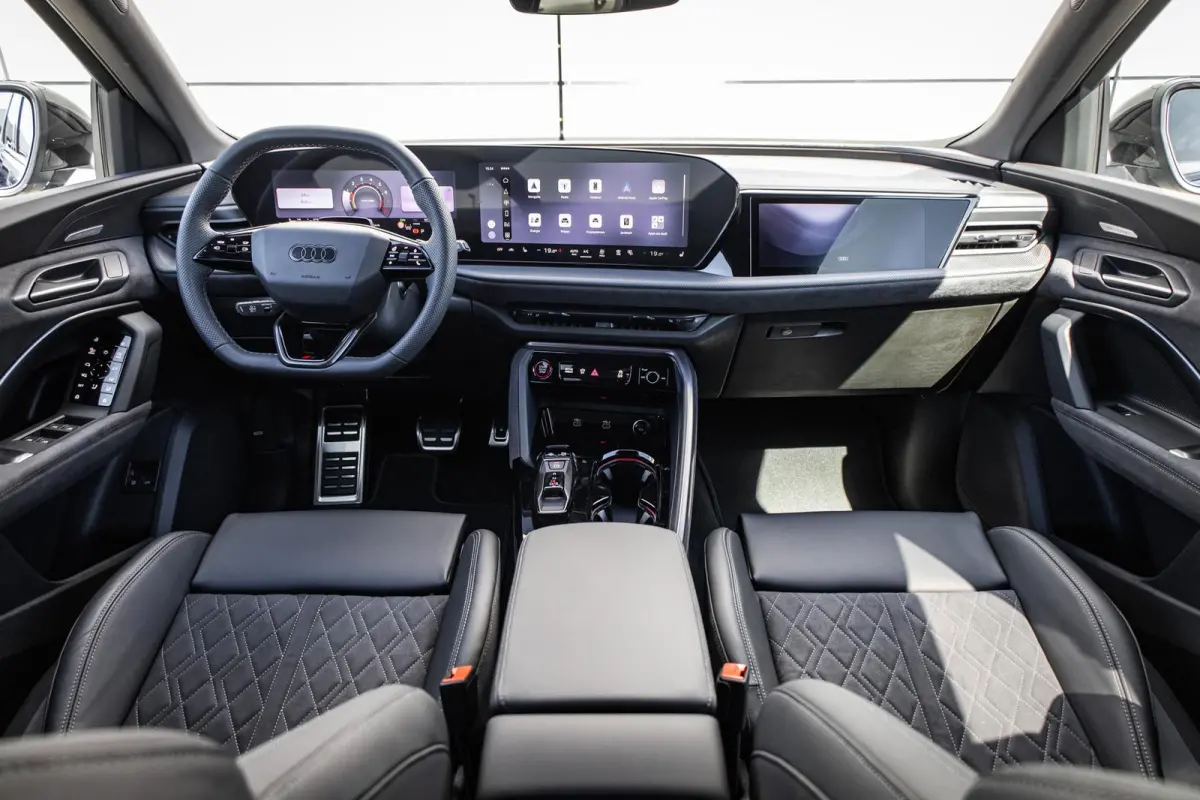 2.0 TFSI e-hybrid quattro S Edition Competition | Tech Pro | Head-up Display