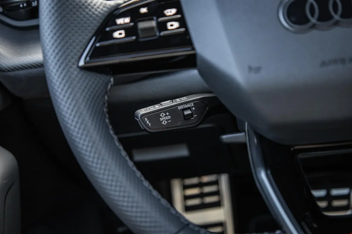 2.0 TFSI e-hybrid quattro S Edition Competition | Tech Pro | Head-up Display