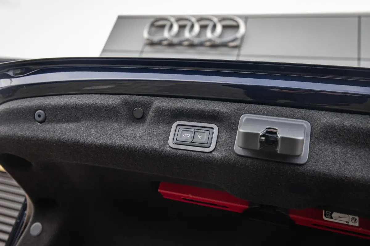 2.0 e-hybrid 299pk quattro Edition One | S-Line In- & Exterieur | 21"  Velgen