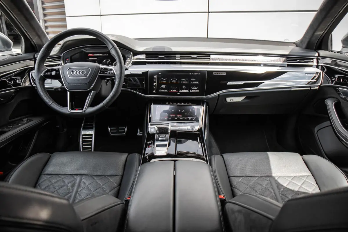 4.0 TFSI 571pk quattro | Panoramadak | B&O | Stoelmassage | Carbon Interieur | Luchtvering