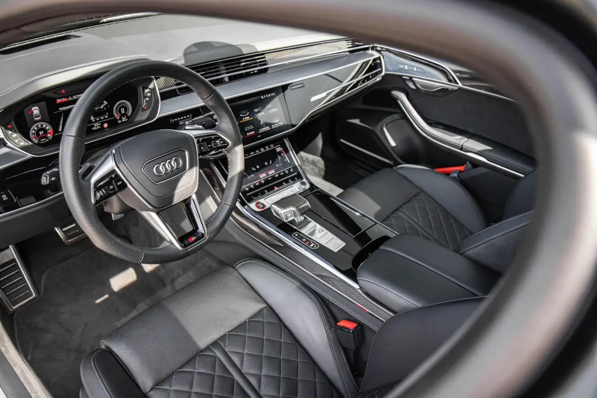 4.0 TFSI 571pk quattro | Panoramadak | B&O | Stoelmassage | Carbon Interieur | Luchtvering
