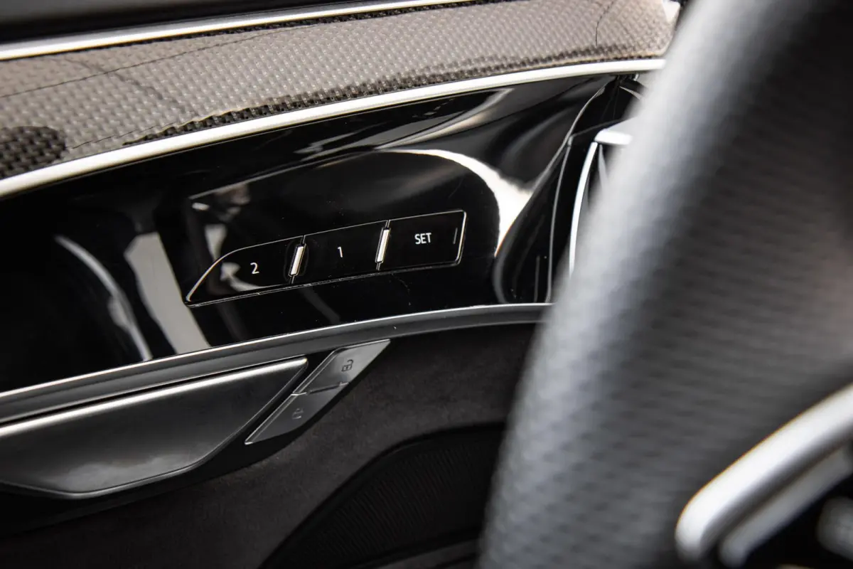 4.0 TFSI 571pk quattro | Panoramadak | B&O | Stoelmassage | Carbon Interieur | Luchtvering