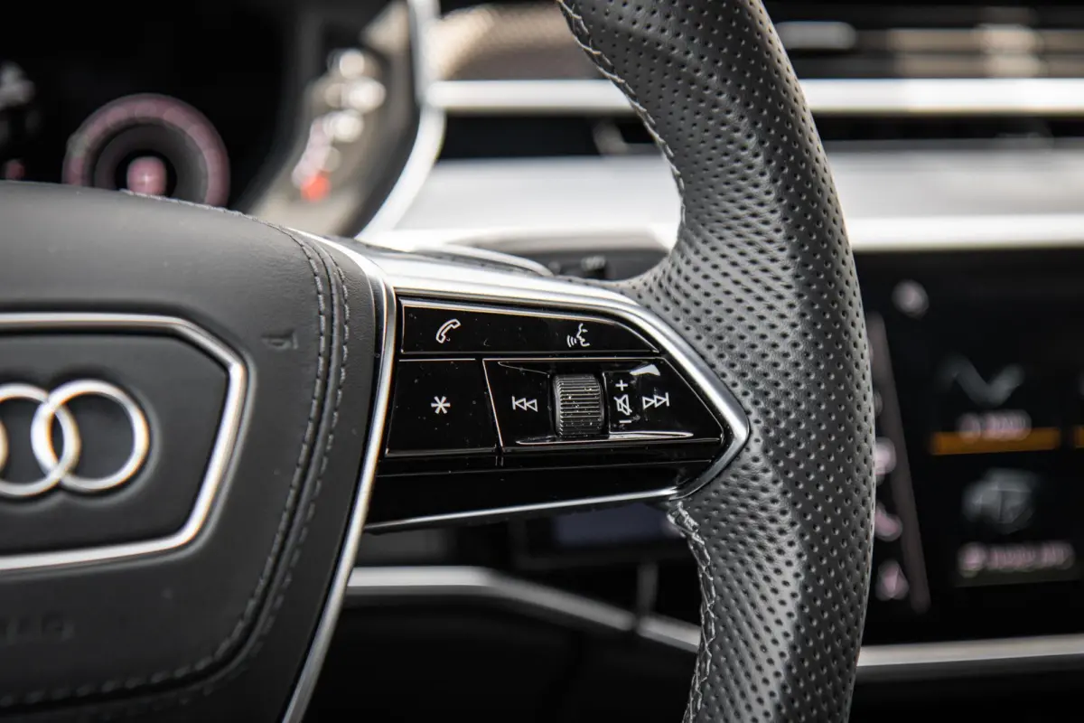 4.0 TFSI 571pk quattro | Panoramadak | B&O | Stoelmassage | Carbon Interieur | Luchtvering